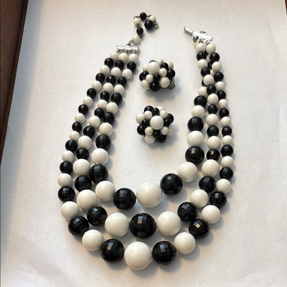 Elegant Black and White Beaded Jewelry Set